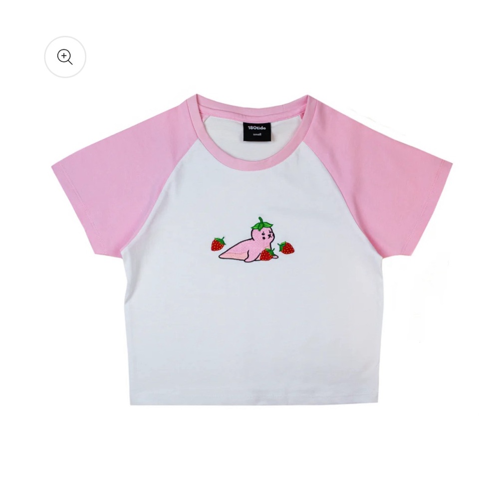 180 tide Mochi the Strawberry Seal Pink Crop Baseball Tee